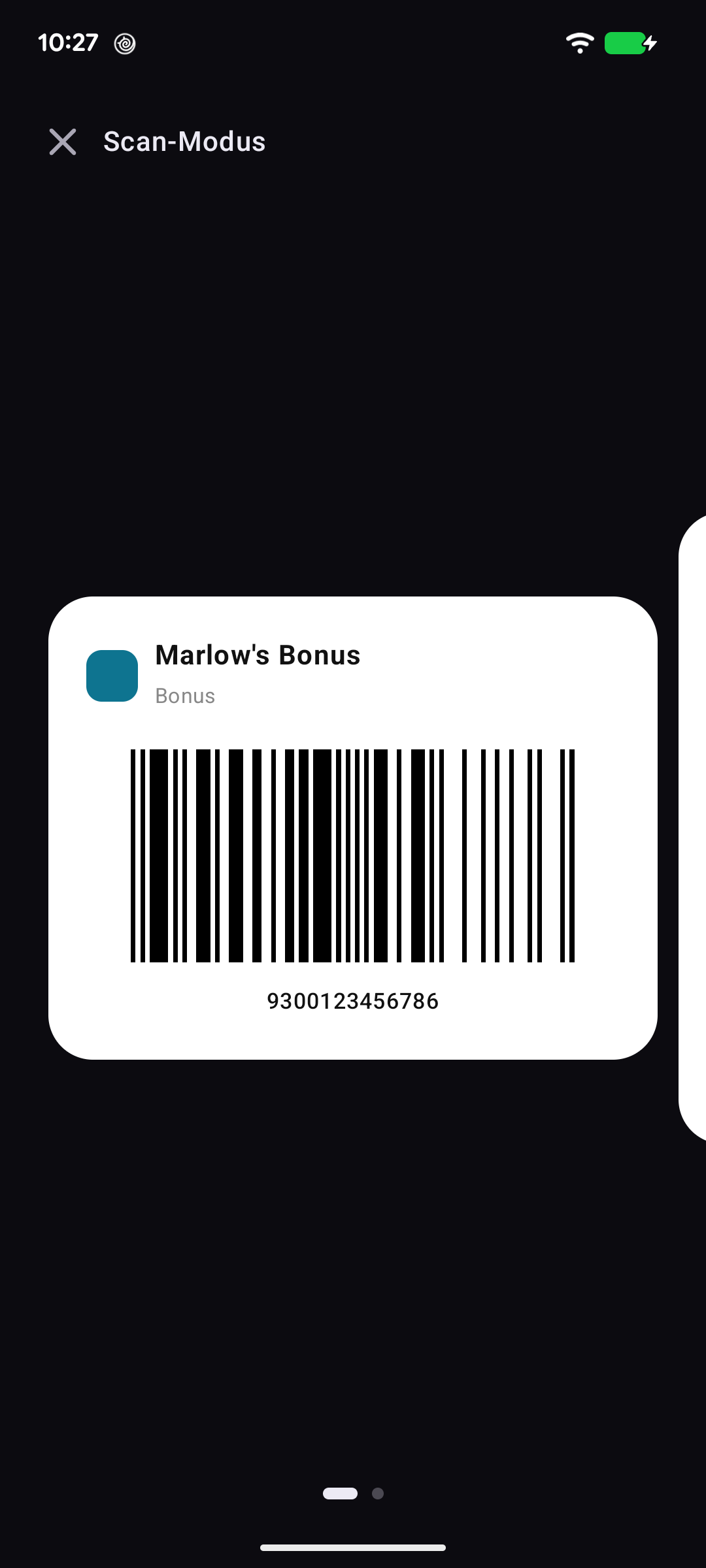 Scan-Modus: der Barcode einer Bonuskarte auf weißem Feld vor dunklem Bildschirm, darunter Seitenpunkte